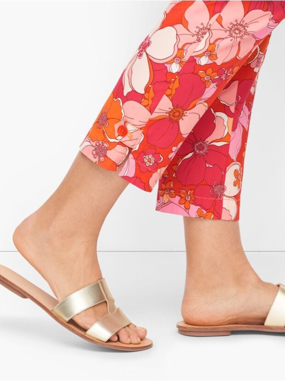 NWOT-Talbots Floral Capris in Pink, Orange and Red Size 16P
